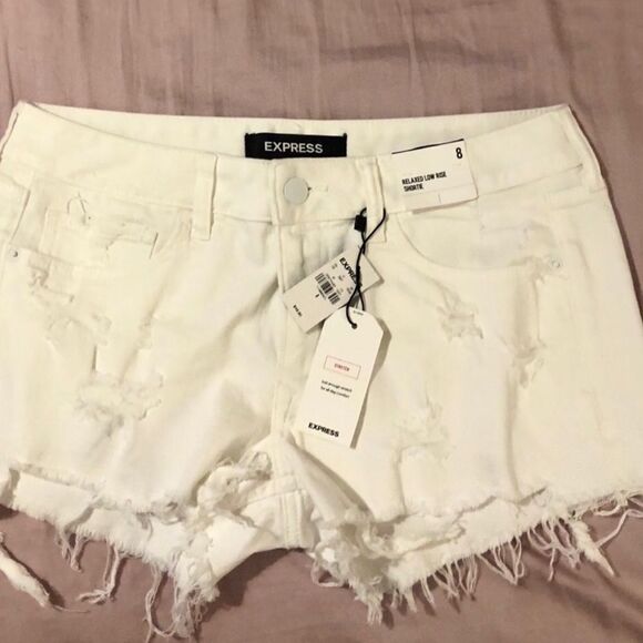 ✨ White Destroyed Denim Cutoff Shorts✨ - Picture 3 of 7